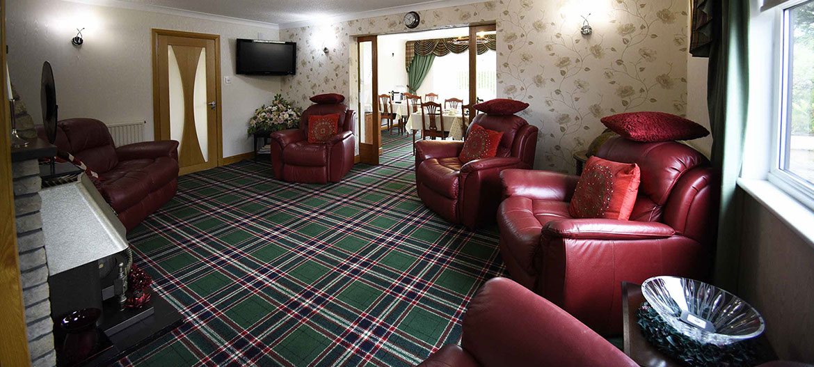 Bed and Breakfast accommodation in Portree with guest living room at Quiraing House
