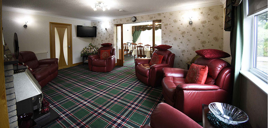 Bed and Breakfast accommodation in Portree with guest living room at Quiraing House