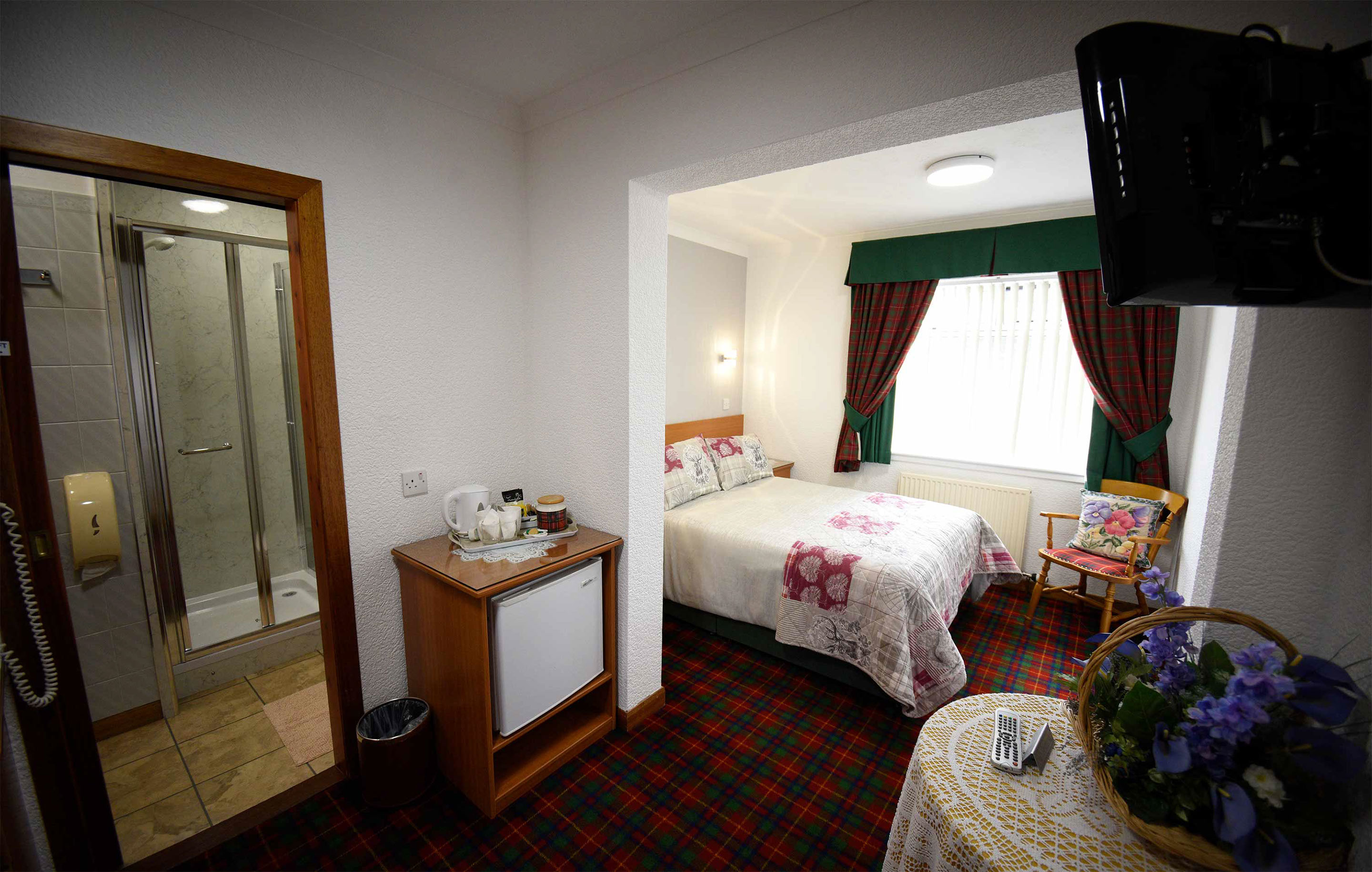 Thistle Dubh Dandy is a self catering accommodation in Portree with open plan design