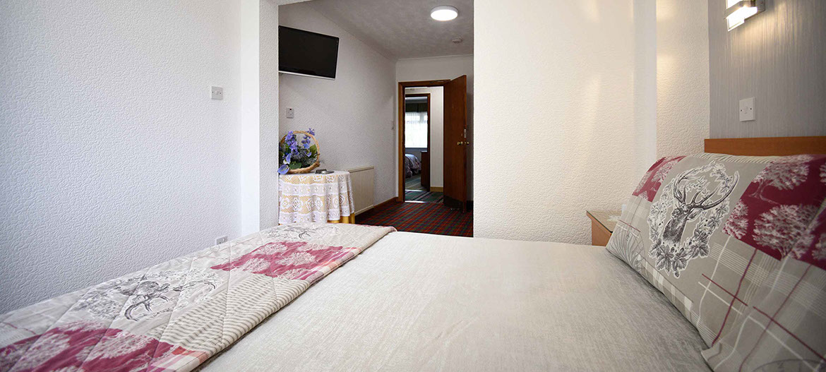 Bed and breakfast accommodation double room shower room en suite Quiraing House