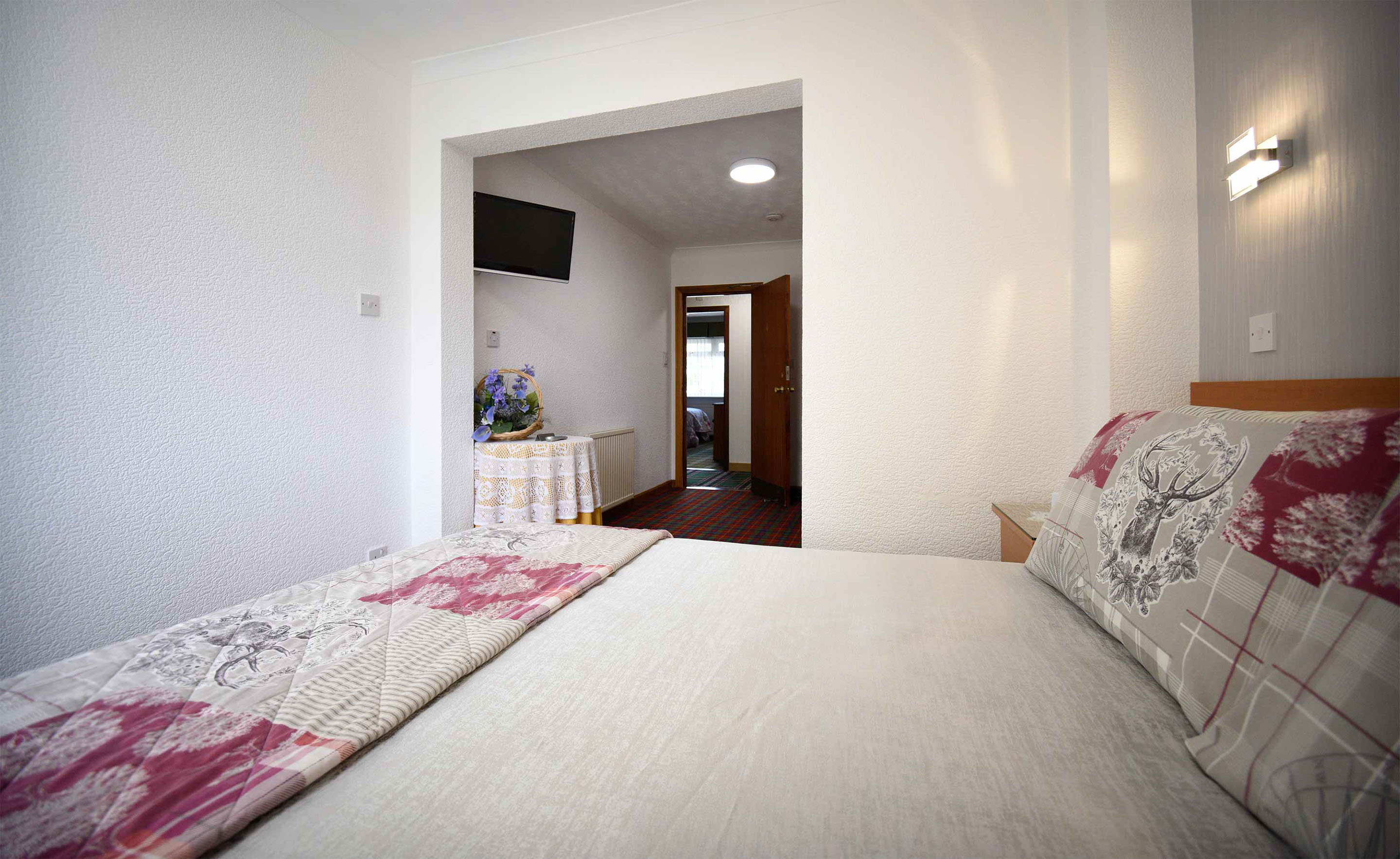 Self catering accommodation in Portree with double bedroom and smart tv with WIFI