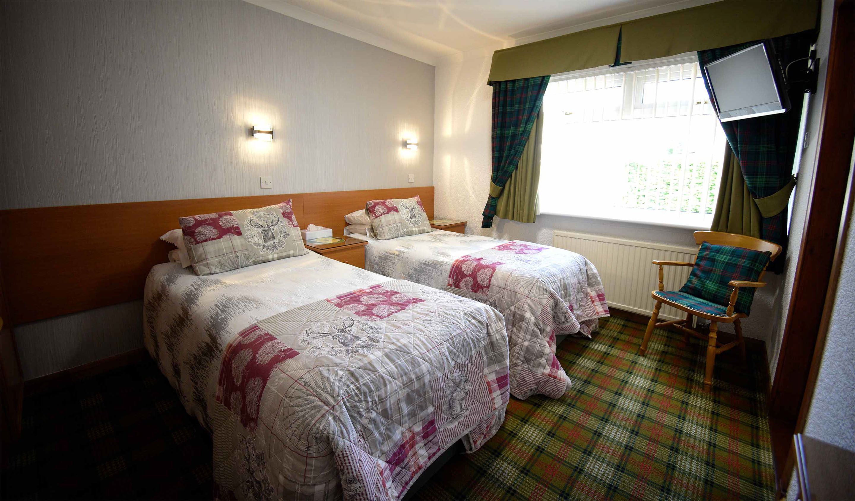Thistle Dubh Dandy contains a comfortable double bed with widescreen TV and WIFI internet