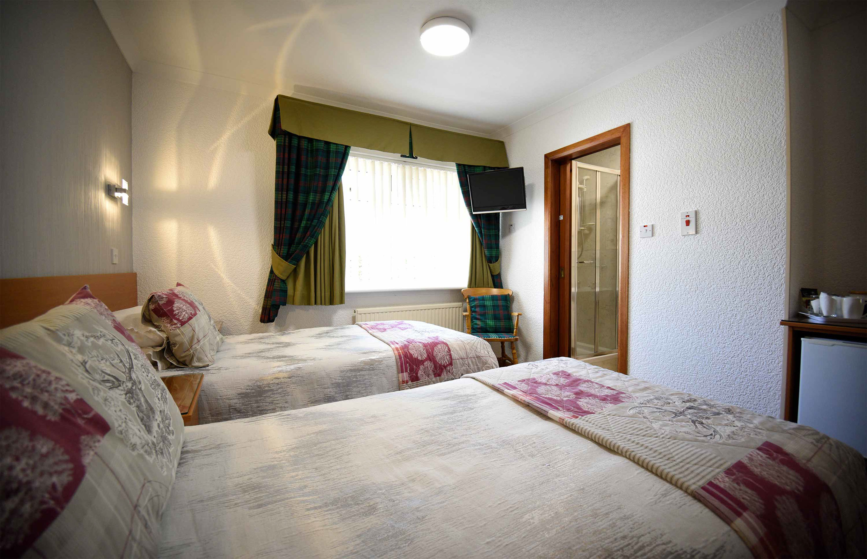 Self catering accommodation in Portree with double bedroom and smart tv with WIFI