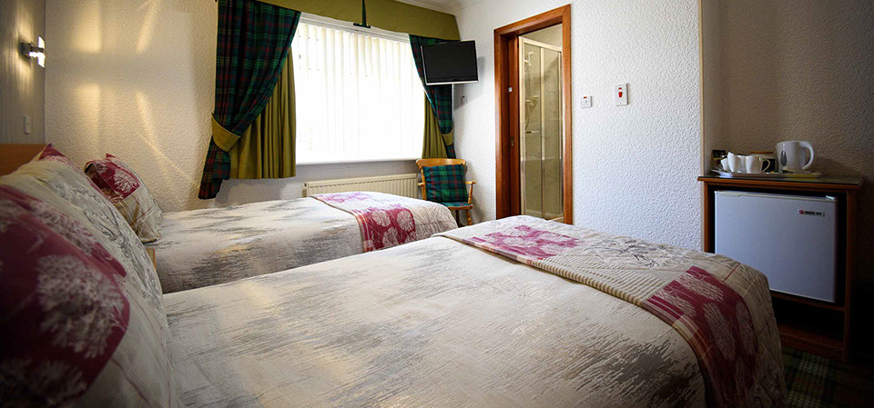 Quiraing House Twin Bedroom bed and breakfast with en suite bathroom WIFI internet and parking