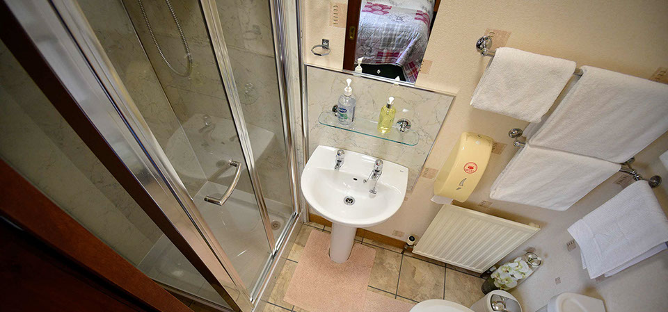 Quiraing House contains a shower room in our bed and breakfast twin room accommodation