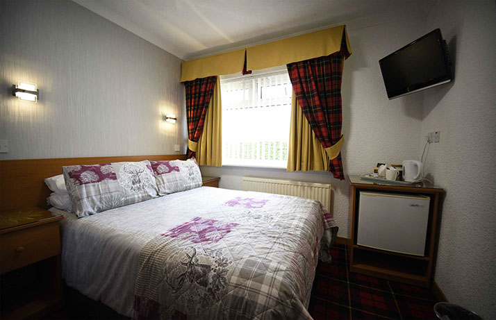 Bed and Breakfast accommodation in Portree at Quiraing House Double Bedroom En suite with WIFI
