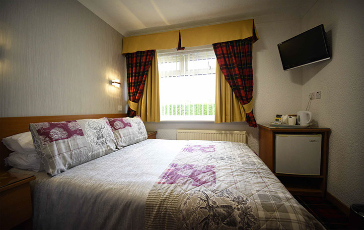 Double Room Bed and Breakfast accommodation in Portree with en suite shower room Portree