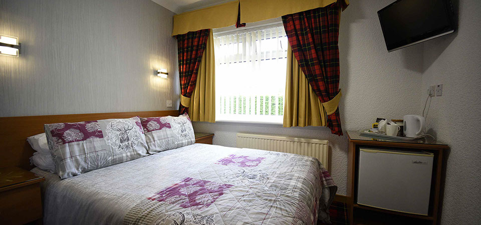 Stay at Quiraing House bed and breakfast double room en suite with WIFI and private parking in Portree