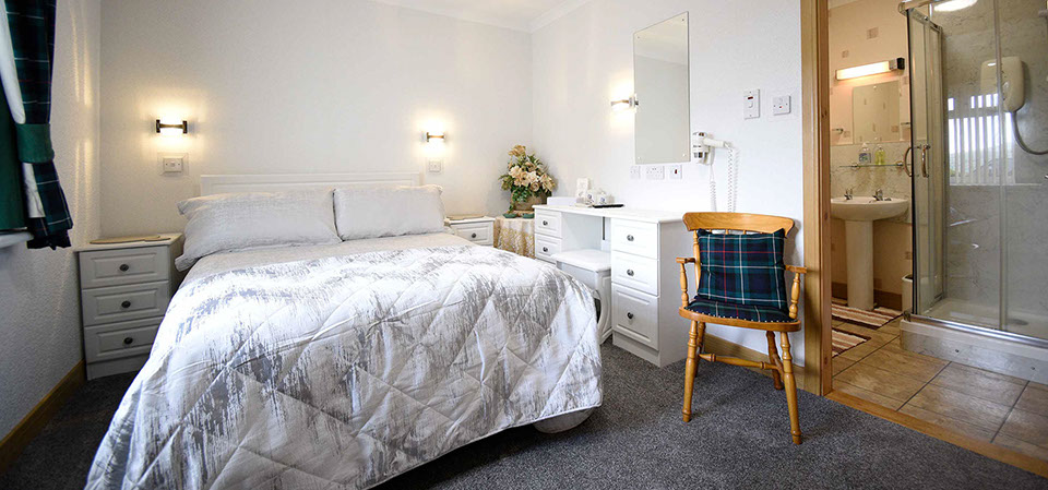Quiraing House in Portree contains a self catering suite with double and twin beds