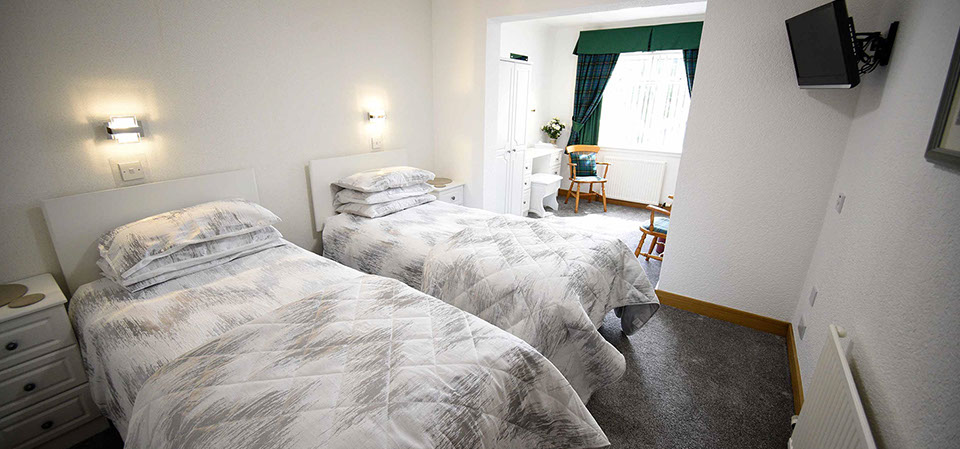 Quiraing House contains a comfortable twin bedroom en suite self catering in Portree