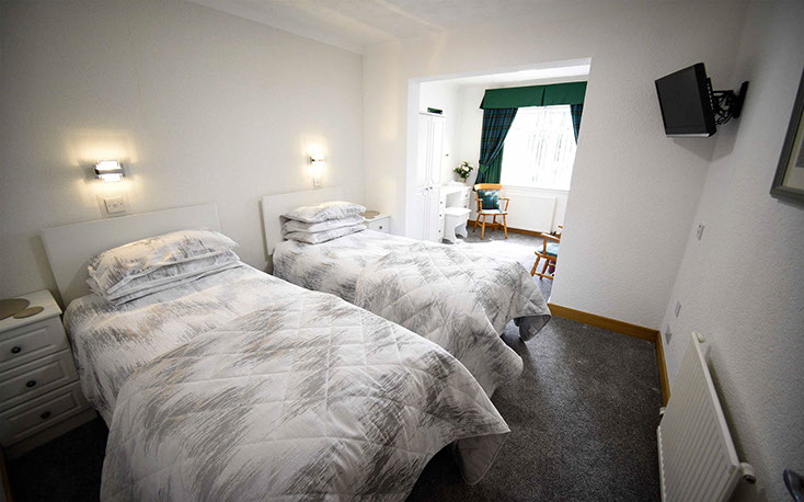 Quiraing House contains a comfortable twin bedroom en suite self catering in Portree