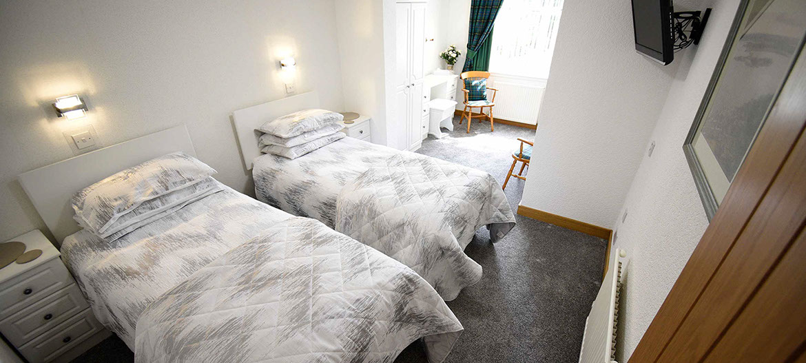 Self catering accommodation in Portree twin room WIFI en suite at Quiraing House